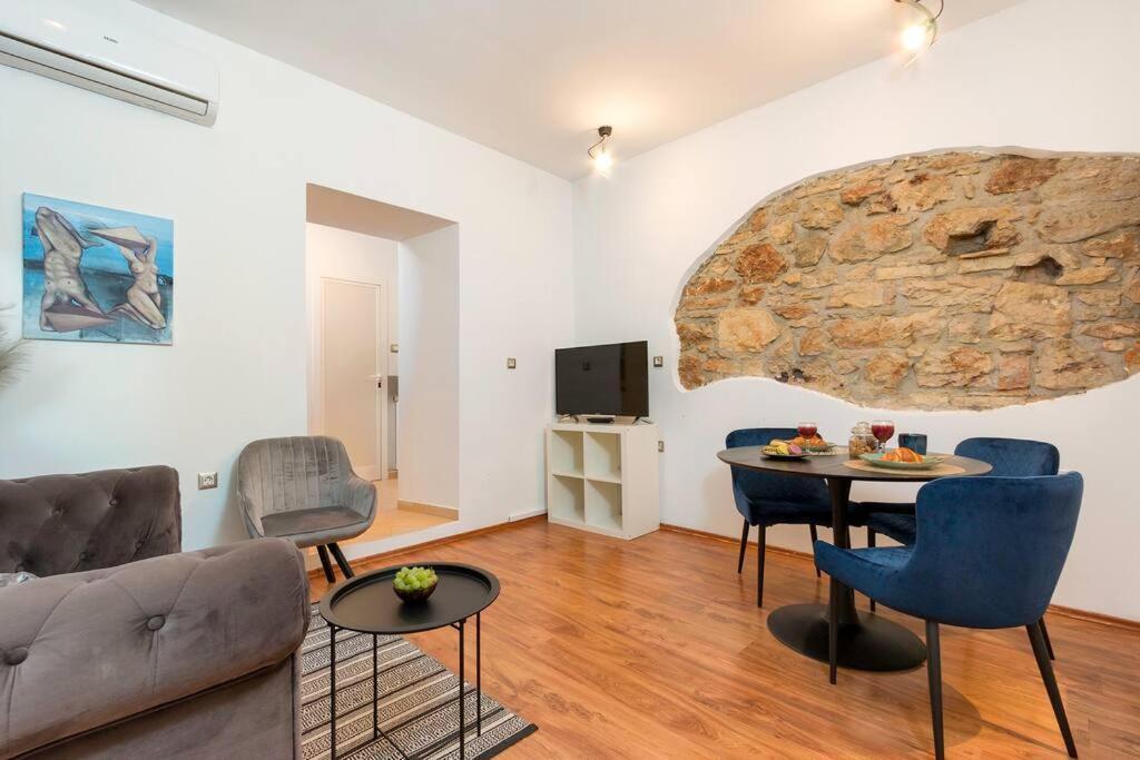 Heisenberg City Residence Pula Bagian luar foto